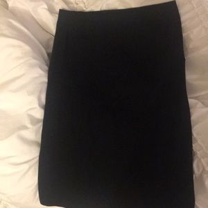 Chic pencil skirt.